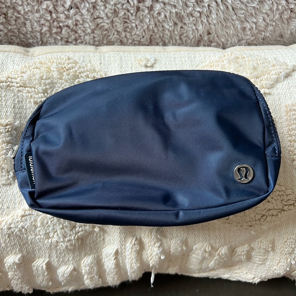 lululemon everywhere belt bag